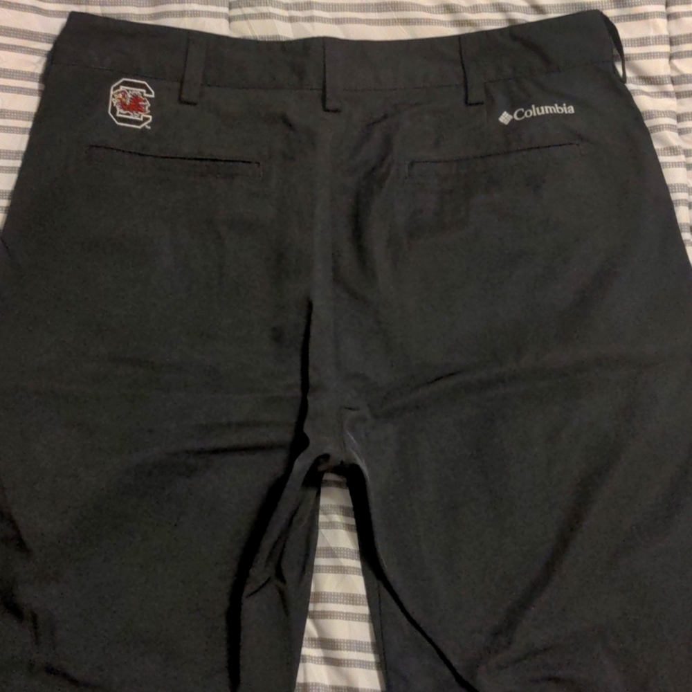 BLACK COLUMBIA GOLF OMNI-WICK STABLEFORD MENS SHORTS. WAIST: 38 COLOR: WHITE USC